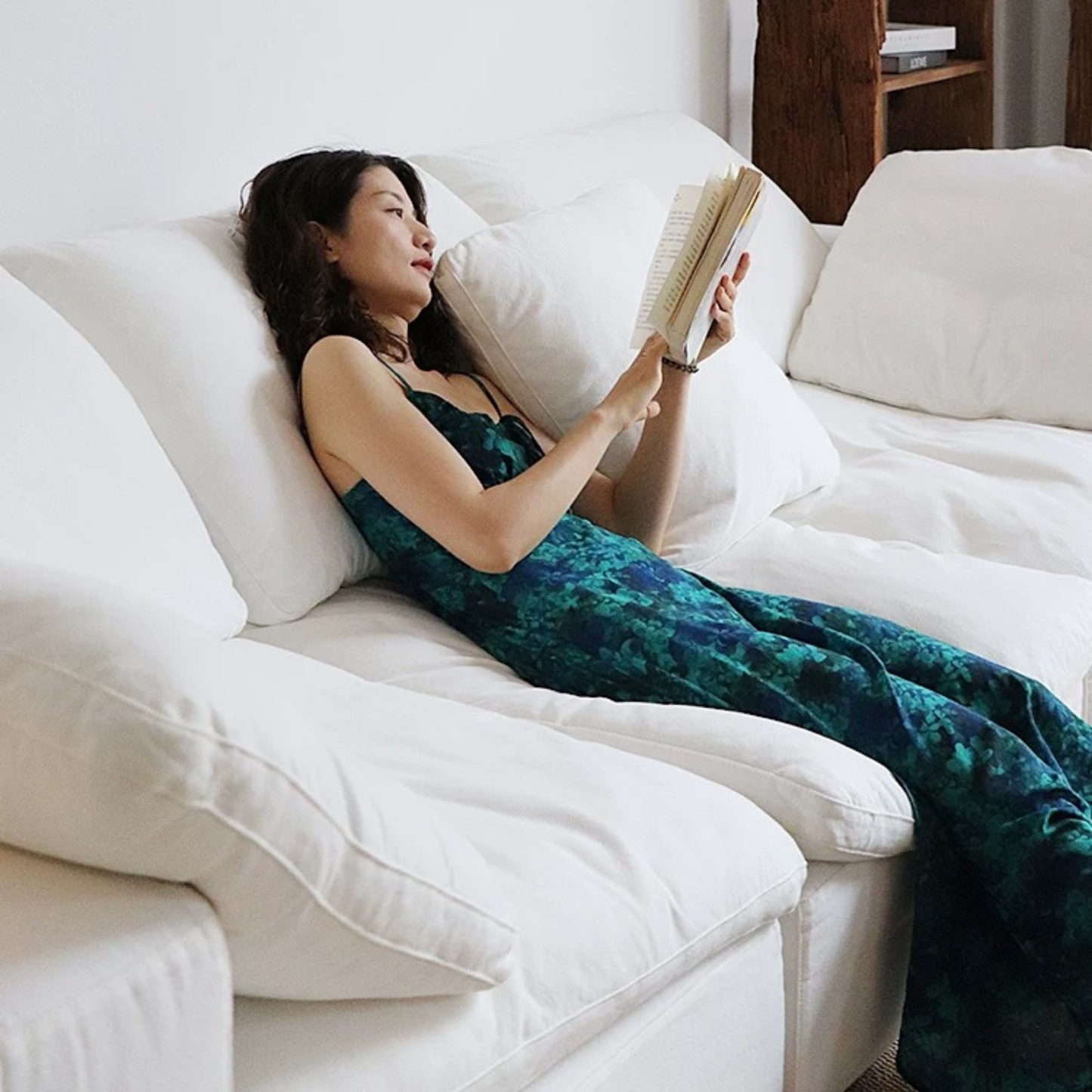 Magnolia Sofa